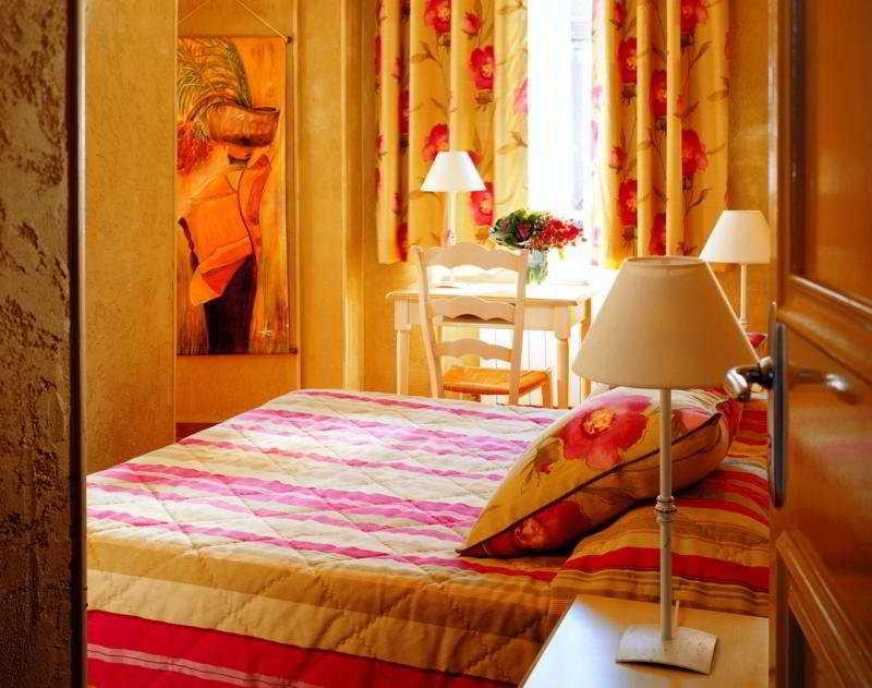 Hotel Bonaparte Τουλόν Δωμάτιο φωτογραφία